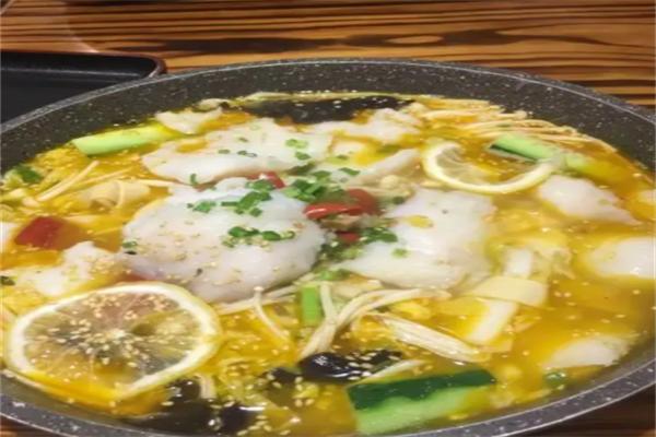 千语酸菜鱼米饭