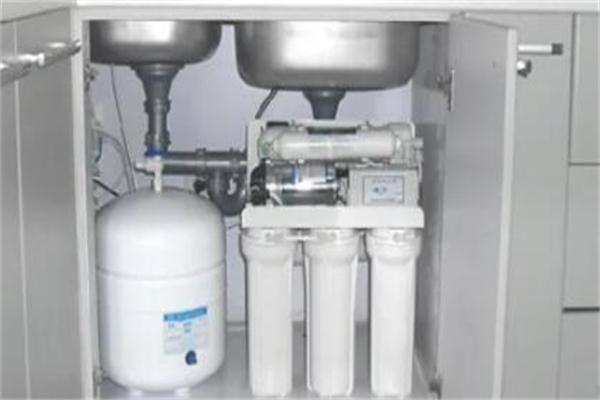 金燕净水器