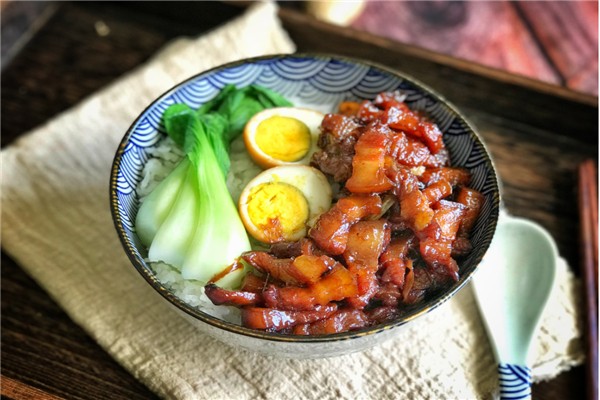 锅小闹卤肉饭
