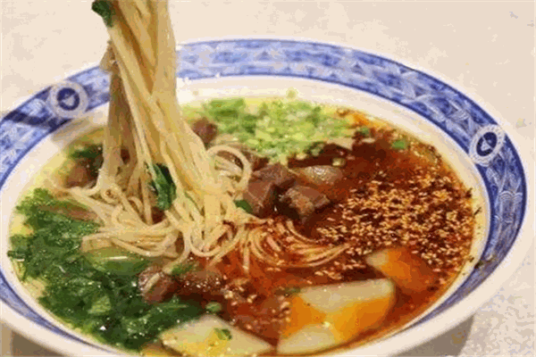 蒸巴食大骨牛肉捞面
