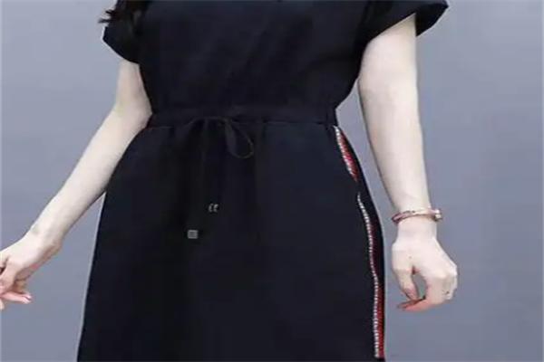 诗里名媛服饰