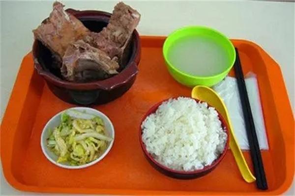 品上品排骨米饭