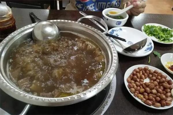十三箸菲妃家牛肉火锅