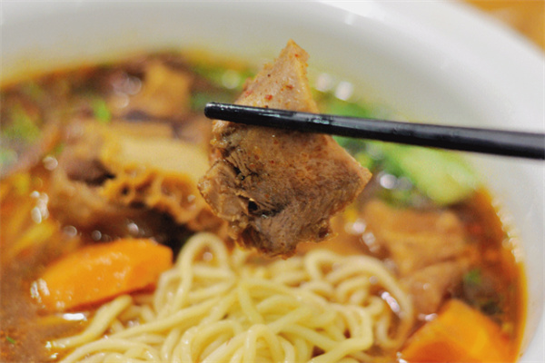 诚虎私房牛肉面加盟