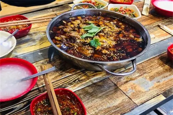 谢彬肥肠鸡冷锅串串