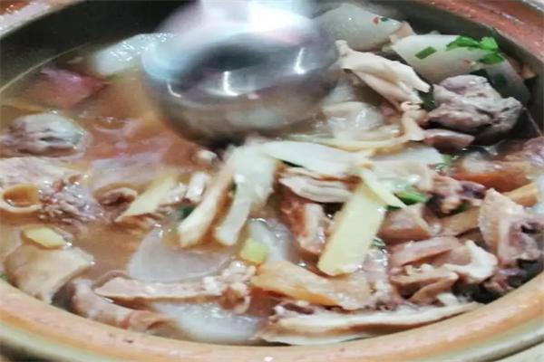 牛哇噻·筋头巴脑牛杂煲
