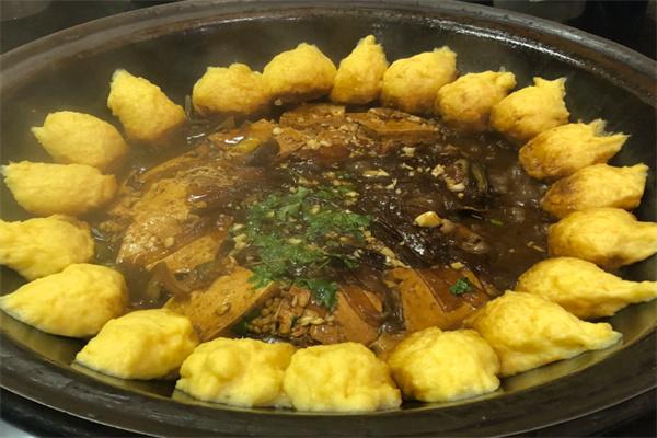 俊家铁锅炖鱼餐厅加盟