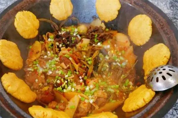 塞外村大笨锅乡村铁锅炖