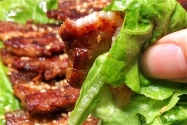 来入火吃烤五花肉