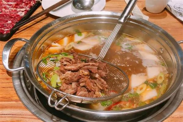 十三箸菲妃家牛肉火锅