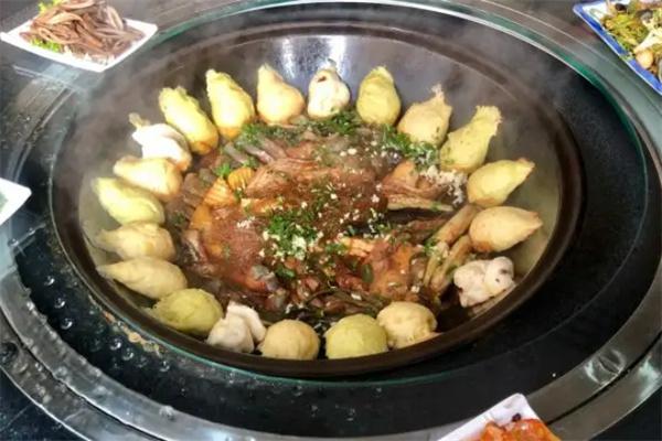 俊家铁锅炖鱼餐厅加盟