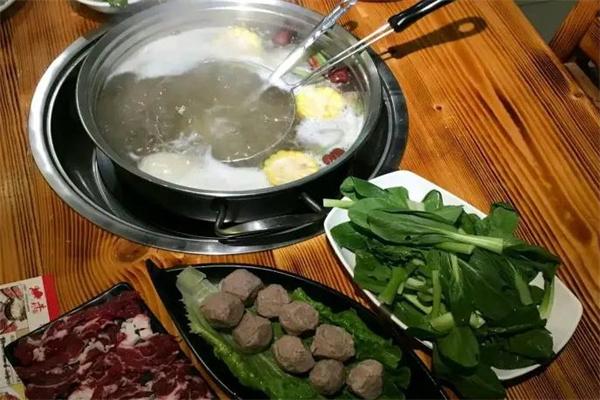十三箸菲妃家牛肉火锅