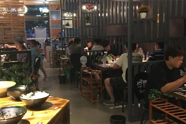 聚齐儿重庆老火锅怀旧主题餐厅