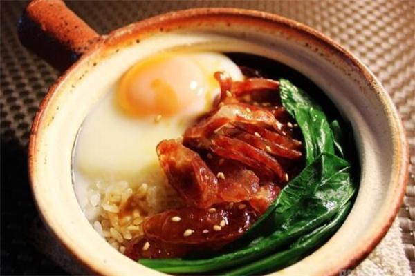 谷跳伧煲仔饭