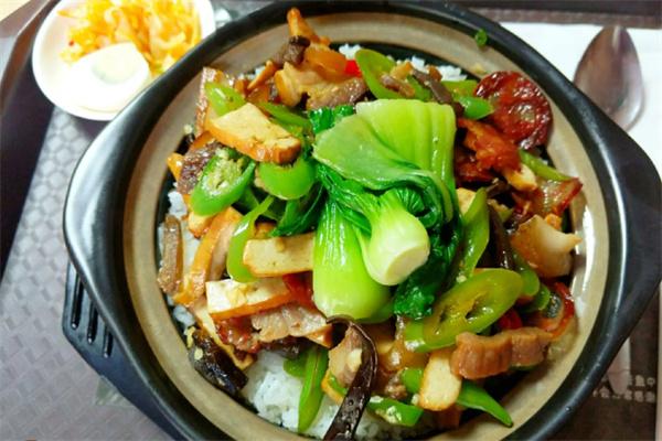 谷跳伧煲仔饭