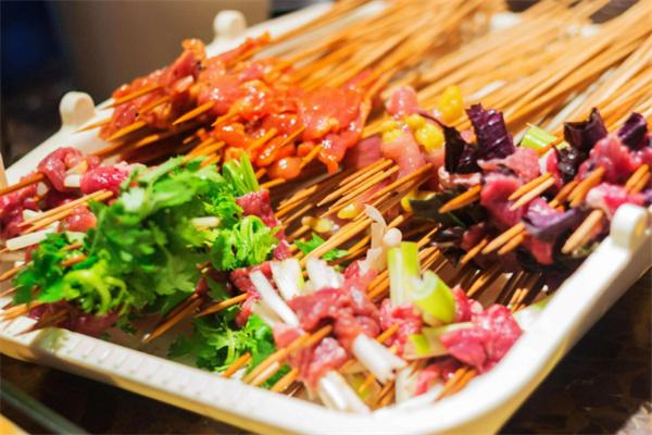 吧哒嘴串串香加盟