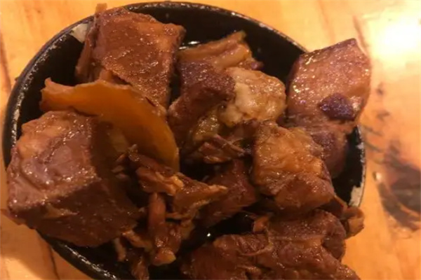 老道外郎一家砂锅坛肉馆