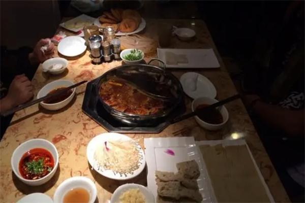 鼎锅火锅店