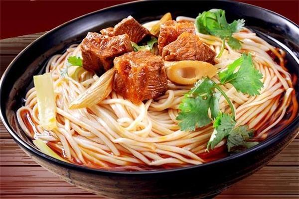 欢艳牛肉热干面