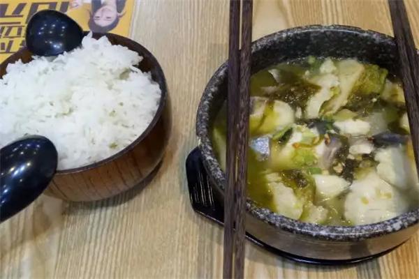 众鲜云集酸菜鱼米饭