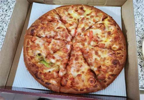 尊一披萨