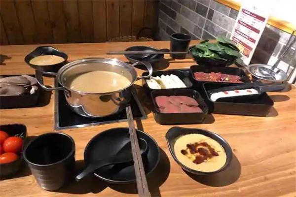 吾蜀巷子小火锅店