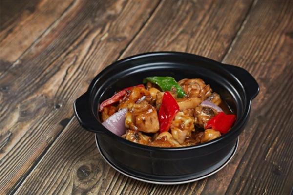 新颖百味鸡煲