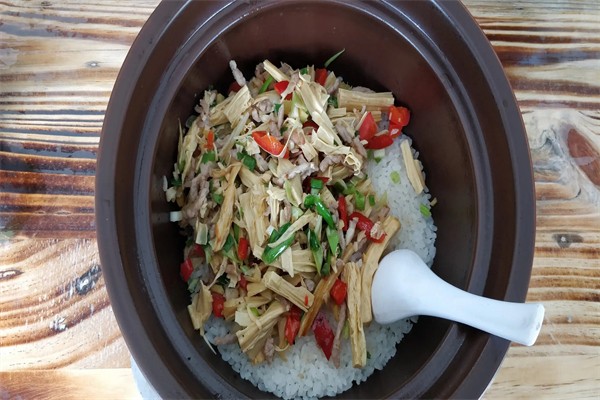 洣畈工场紫砂煲拌饭