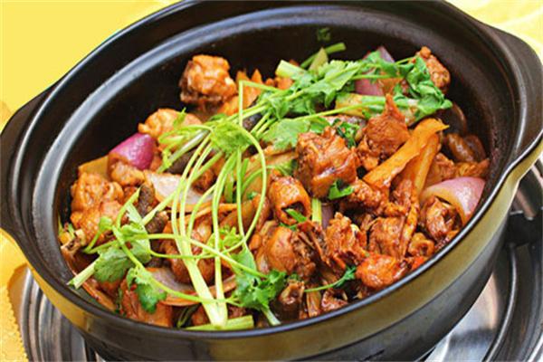新颖百味鸡煲