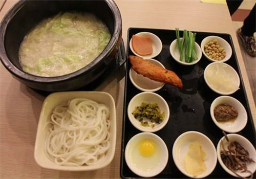 阿妹三香缘米线