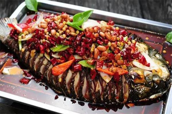 俏鱼悦烤全鱼主题火锅餐厅