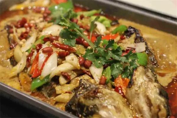 俏鱼悦烤全鱼主题火锅餐厅