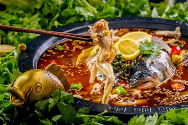 香辣谭鱼头火锅店
