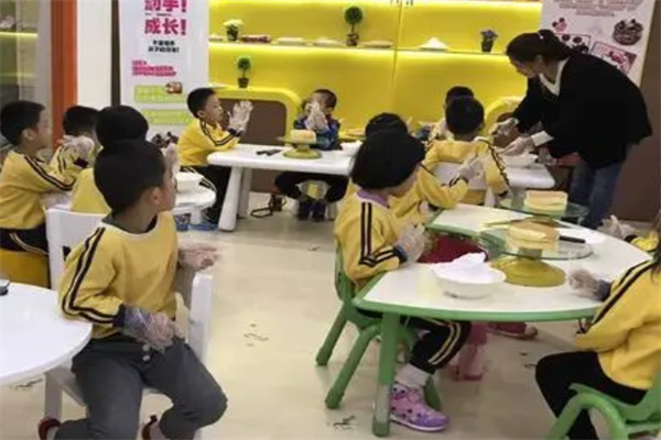 吉咪布丁亲子餐厅加盟