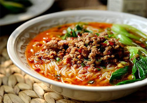 巷上葱油炒饭香辣米线