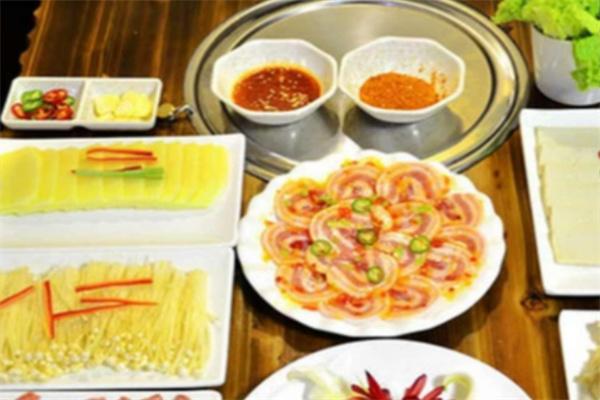 C4烤涮主题餐吧加盟