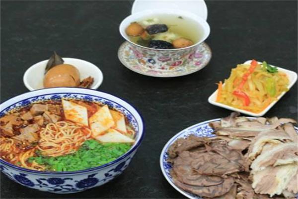 顶牛纯汤牛肉面