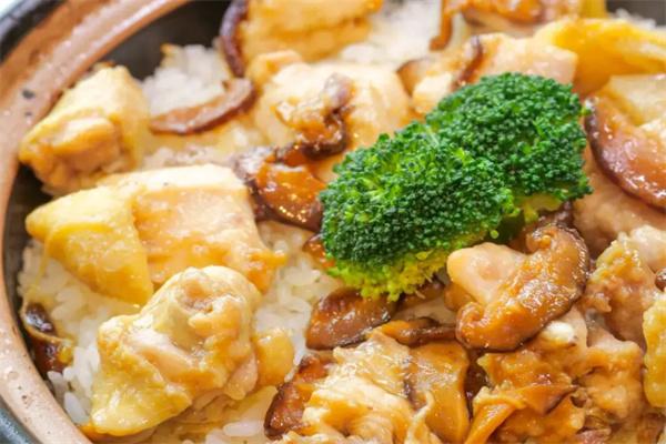 味品鲜煲仔饭加盟