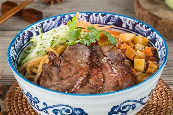 鼎汤宫牛肉面加盟