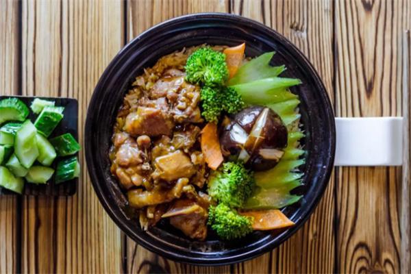 味品鲜煲仔饭加盟