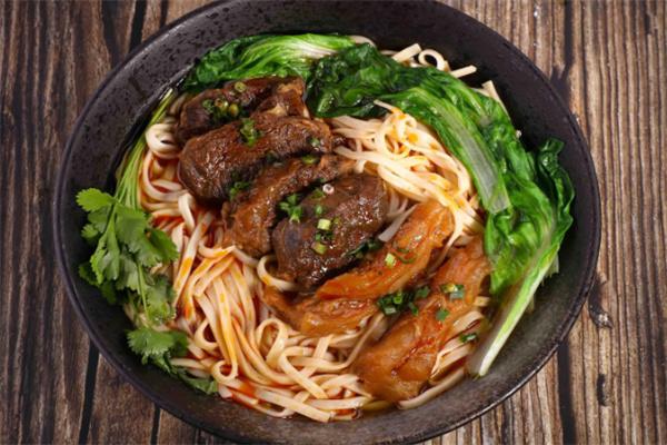 鼎汤宫牛肉面加盟