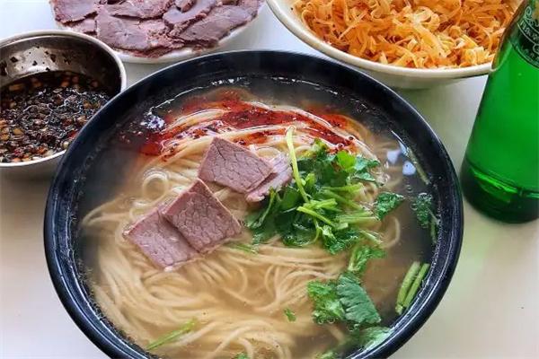 鼎汤宫牛肉面加盟
