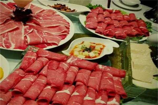 听牧牛肉火锅店
