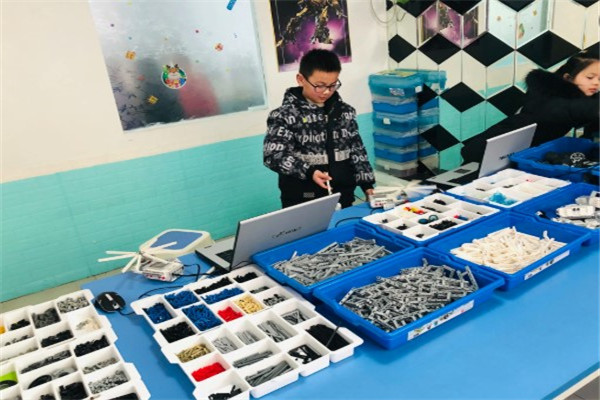 启梦机器人教育