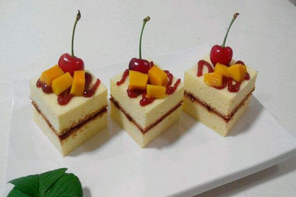 冰之优作慕斯蛋糕