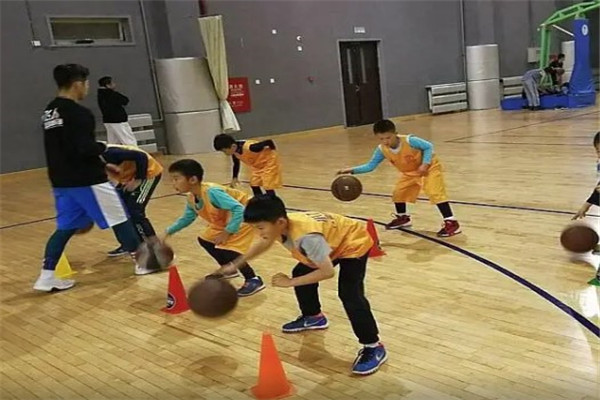 小飞人青少年成长中心
