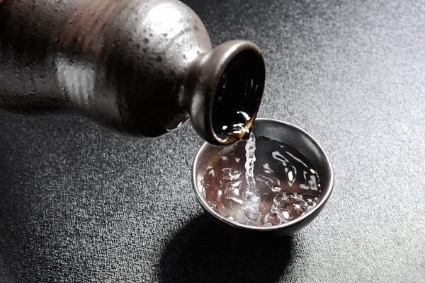 六和敬白酒