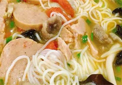 春城老百姓过桥米线
