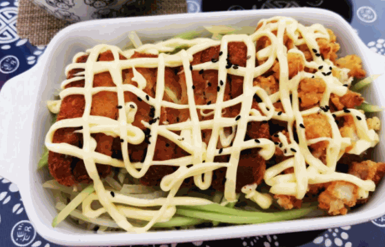 助屋炸鸡拌饭费多少钱?