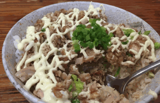 助屋炸鸡拌饭费多少钱?